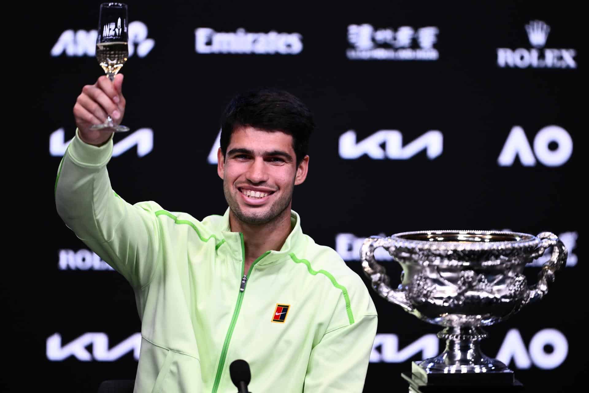 Carlos Alcaraz anunció tras su victoria en el Abierto de Australia que se hará un nuevo tatuaje conmemorativo EFE/EPA/JOEL CARRETT