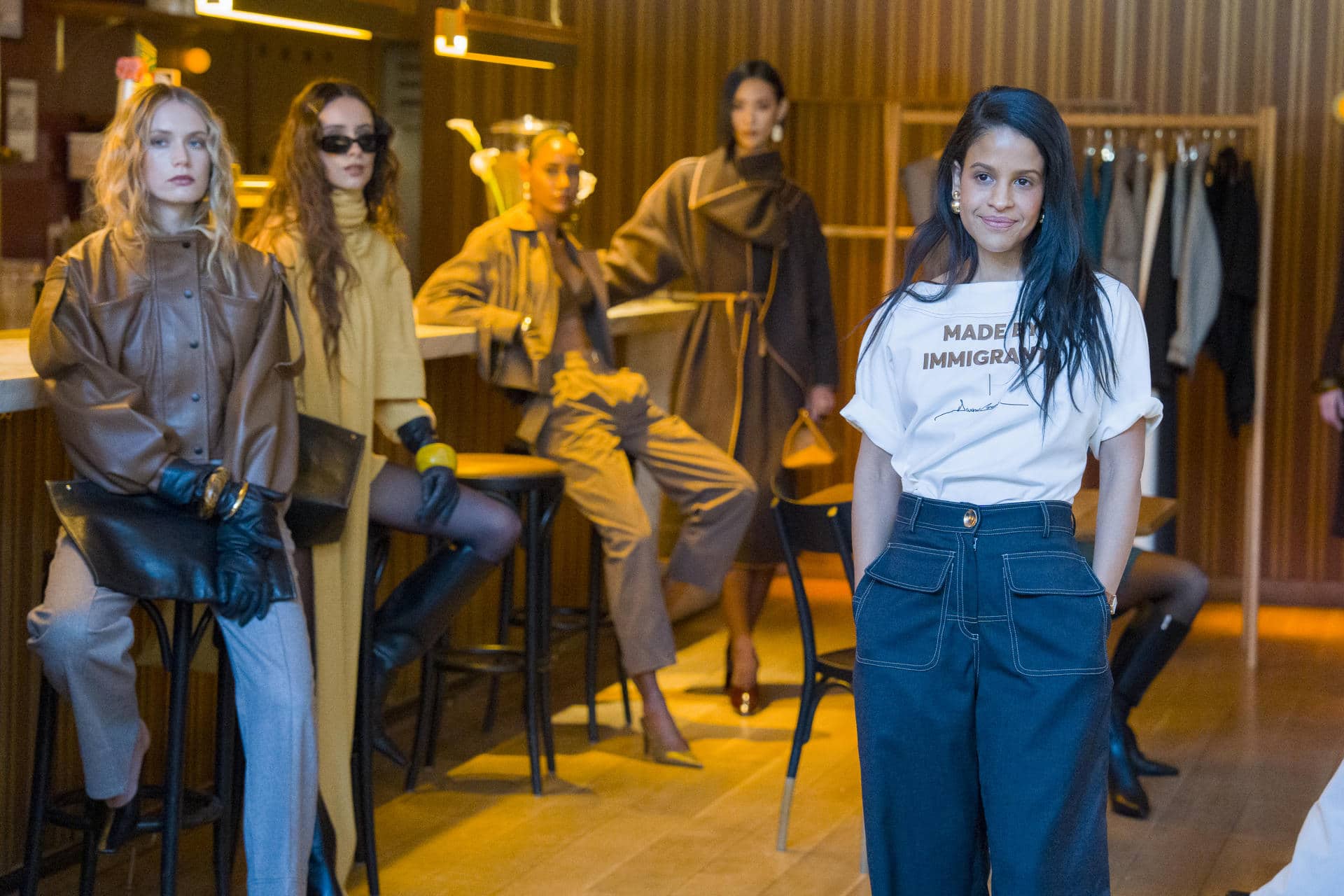 Modelos utilizan prendas de la diseñadora dominicana Dwarmis Concepción durante la Semana de la Moda de Nueva York este viernes, en Nueva York (Estados Unidos). EFE/ Angel Colmenares