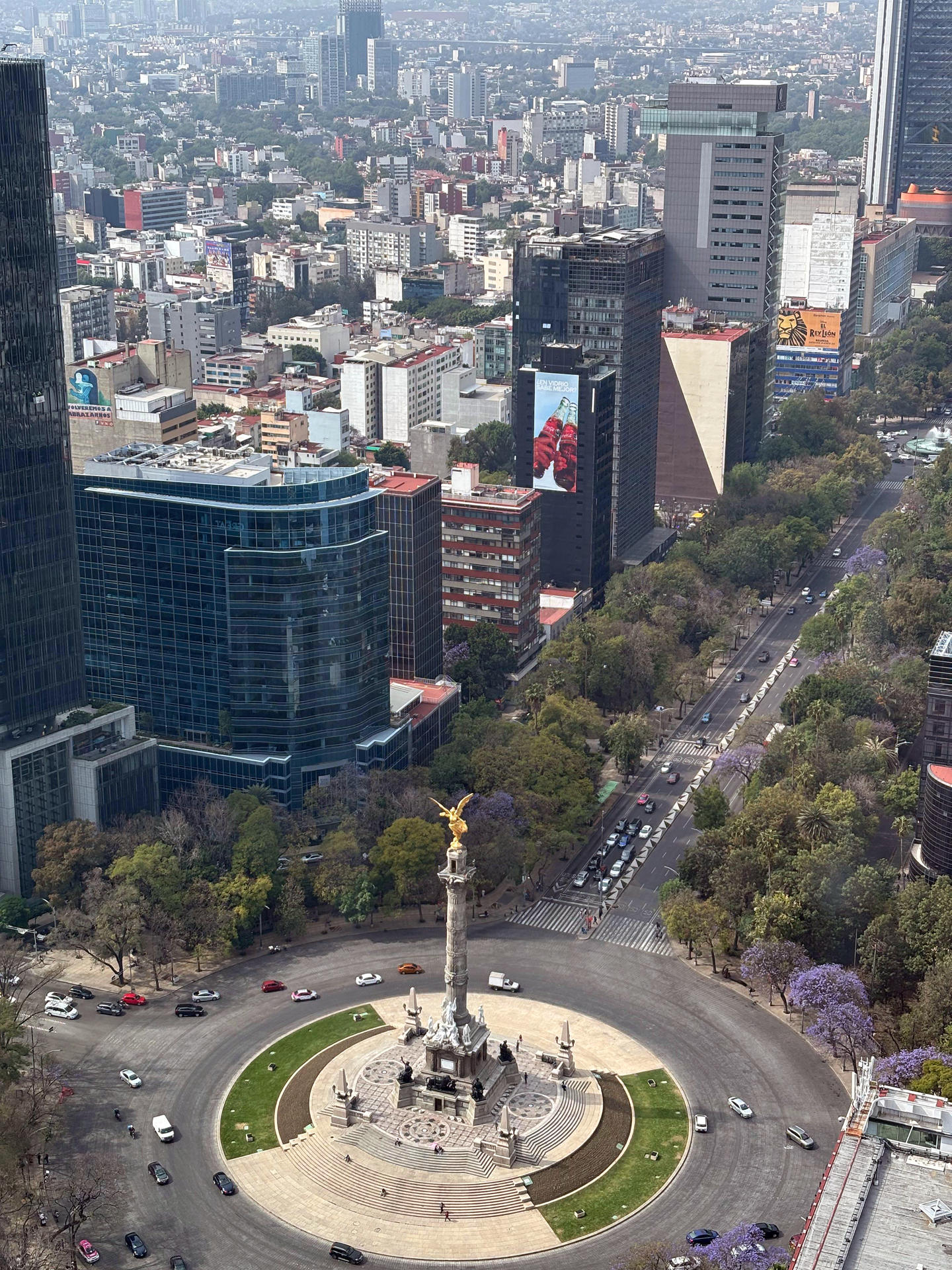 Panorámica donde se ve el monumento Ángel de la Independencia en la Ciudad de México (México). Imagen de archivo. EFE/ Alex Cruz