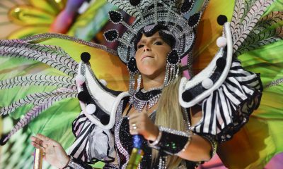 Una integrante del grupo de samba Mocidade Independente de Padre Miguel participa en el sambódromo durante el segundo día del Carnaval de Río de Janeiro (Brasil). EFE/ Antonio Lacerda