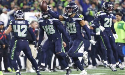 Imagen de archivo del jugador de los Seattle Seahawks Julian Love (i). EFE/EPA/JOHN G. MABANGLO