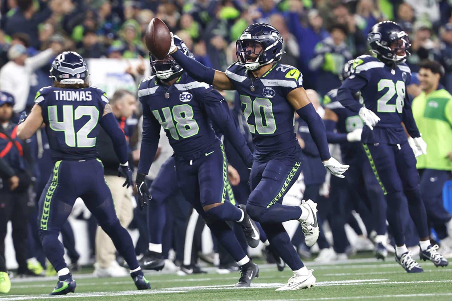 Imagen de archivo del jugador de los Seattle Seahawks Julian Love (i). EFE/EPA/JOHN G. MABANGLO