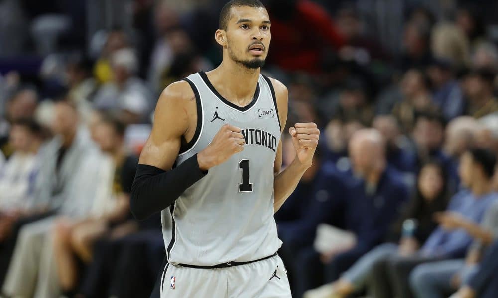 El alero-pívot de los San Antonio Spurs Victor Wembanyama elogió este domingo el nuevo formato del 'All Star' NBA, convertido en una suerte de minimundial con dos equipos de astros estadounidenses contra el resto del mundo. EFE/EPA/JOHN G. MABANGLO SHUTTERSTOCK OUT