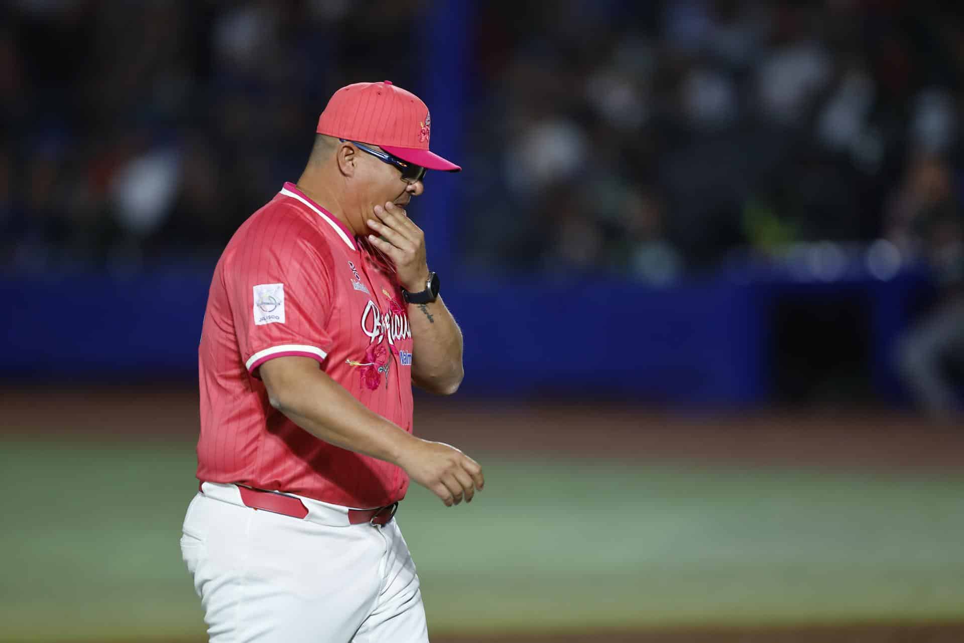 El entrenador de Puerto Rico Omar López reacciona durante un partido de la Serie del Caribe de Béisbol 2026 entre México Rojo y Puerto Rico, celebrado en el Estadio Panamericano en Guadalajara (México). EFE/ Francisco Guasco