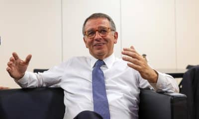 El candidato presidencial portugués, Antonio Jose Seguro, antes de hablar con la prensa tras su victoria en la segunda vuelta de las elecciones presidenciales portuguesas, Caldas Rainha, Portugal. EFE/JOSE COELHO
