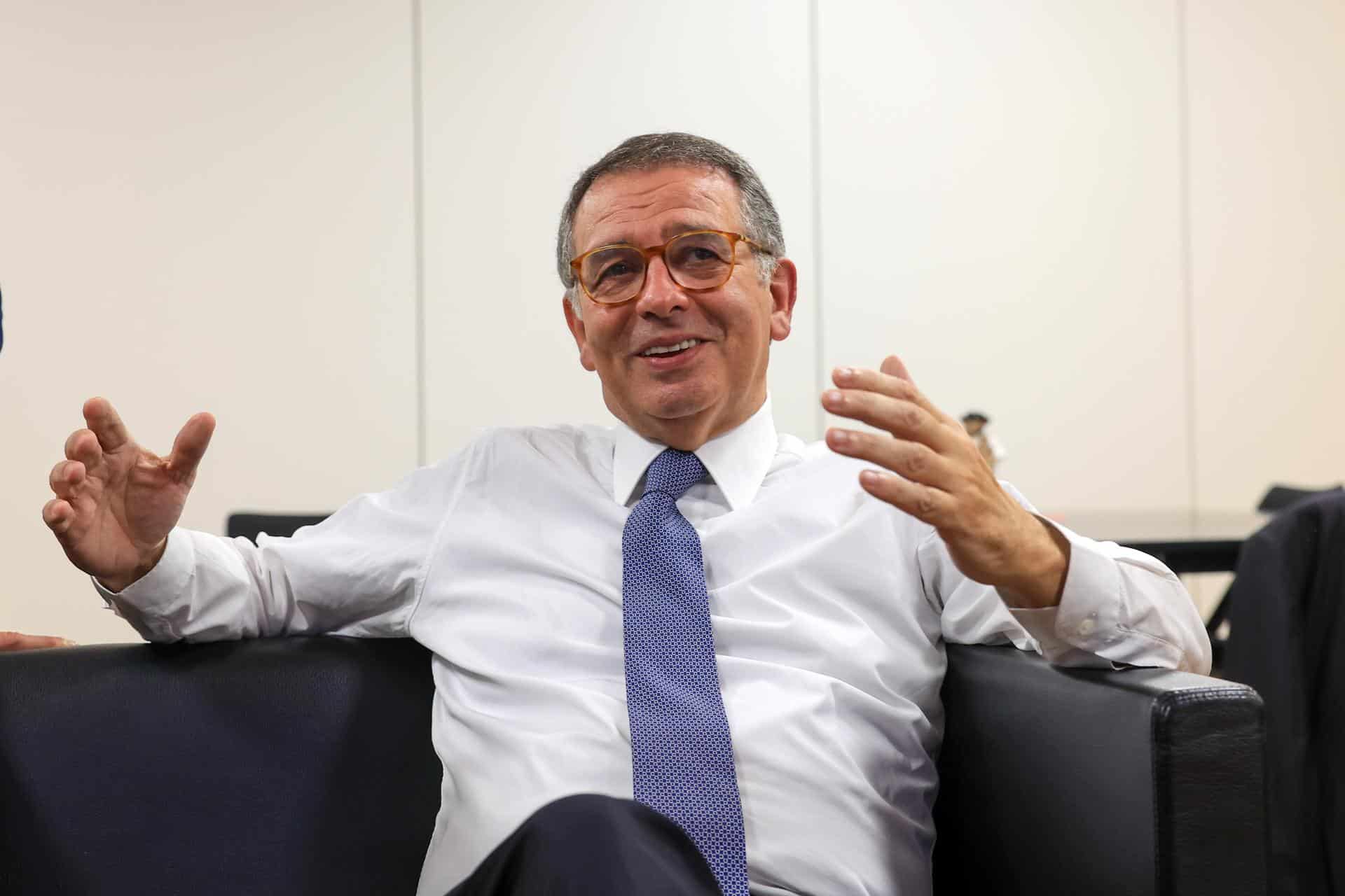 El candidato presidencial portugués, Antonio Jose Seguro, antes de hablar con la prensa tras su victoria en la segunda vuelta de las elecciones presidenciales portuguesas, Caldas Rainha, Portugal. EFE/JOSE COELHO