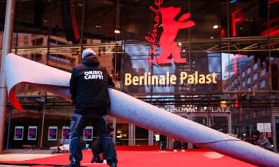 Trabajos de última hora en el recinto que acoge la Berlinale. EFE/EPA/CLEMENS BILAN