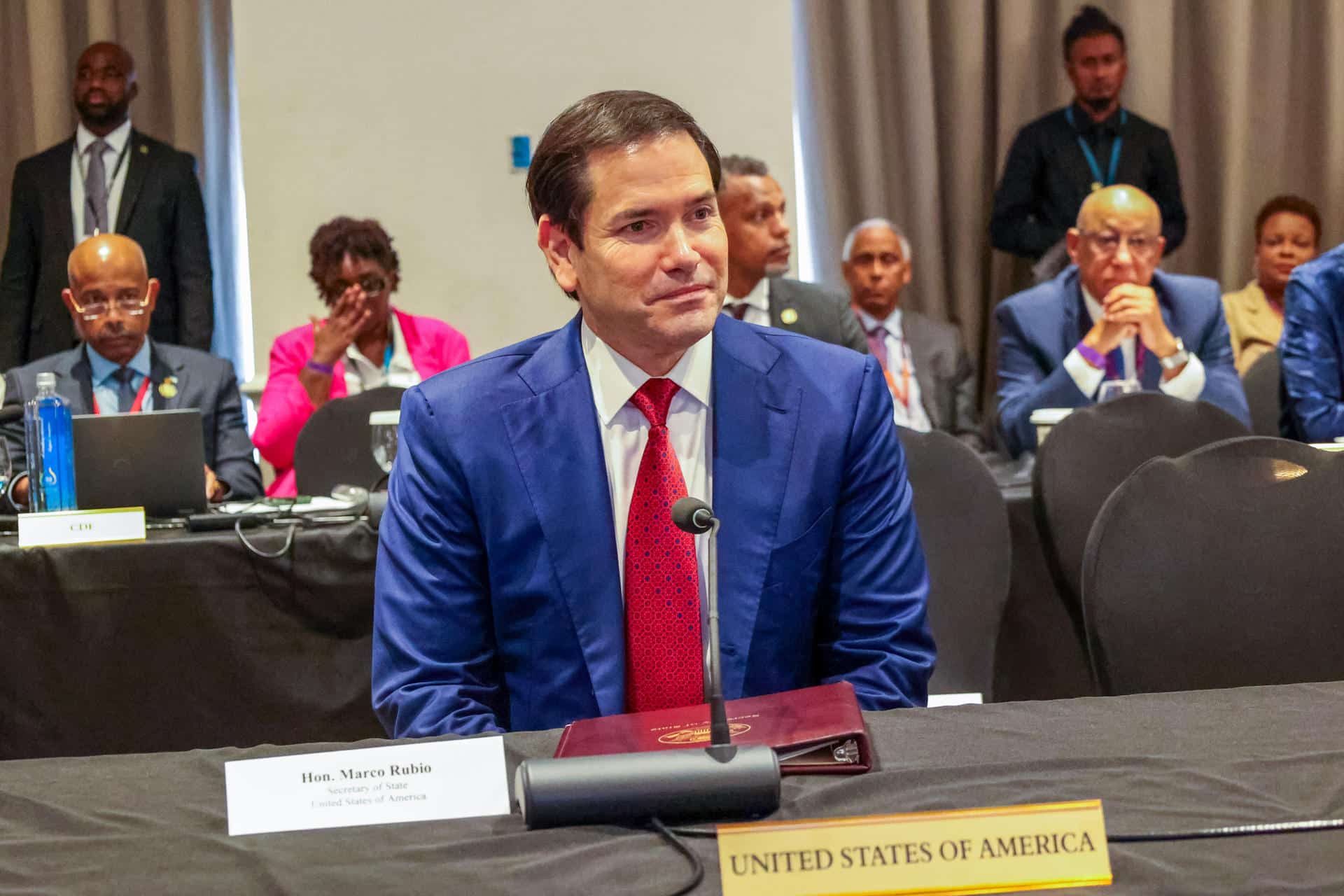 Fotografía cedida por la Comunidad del Caribe (Caricom) que muestra al secretario de Estado de Estados Unidos, Marco Rubio, asistiendo a una plenaria de la 50 Reunión Ordinaria de la Conferencia de Jefes de Gobierno de Caricom este miércoles, en Basseterre (San Cristóbal y Nieves). EFE/ Caricom /SOLO USO EDITORIAL/NO VENTAS/SOLO DISPONIBLE PARA ILUSTRAR LA NOTICIA QUE ACOMPAÑA (CRÉDITO OBLIGATORIO)
