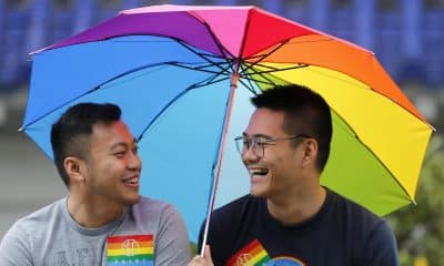 Fotografía de archivo, tomada el 29/10/2016, que muestra a dos hombres durante una manifestación de apoyo a la población LGTBIQ en Taipei, Taiwán. EFE/EPA/RITCHIE B. TONGO