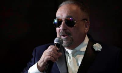 Fotografía de archivo 04 de diciembre de 2019 que muestra al músico y compositor de salsa Willie Colón hablando durante un coloquio en Ciudad de Panamá (Panamá). EFE/ Bienvenido Velasco