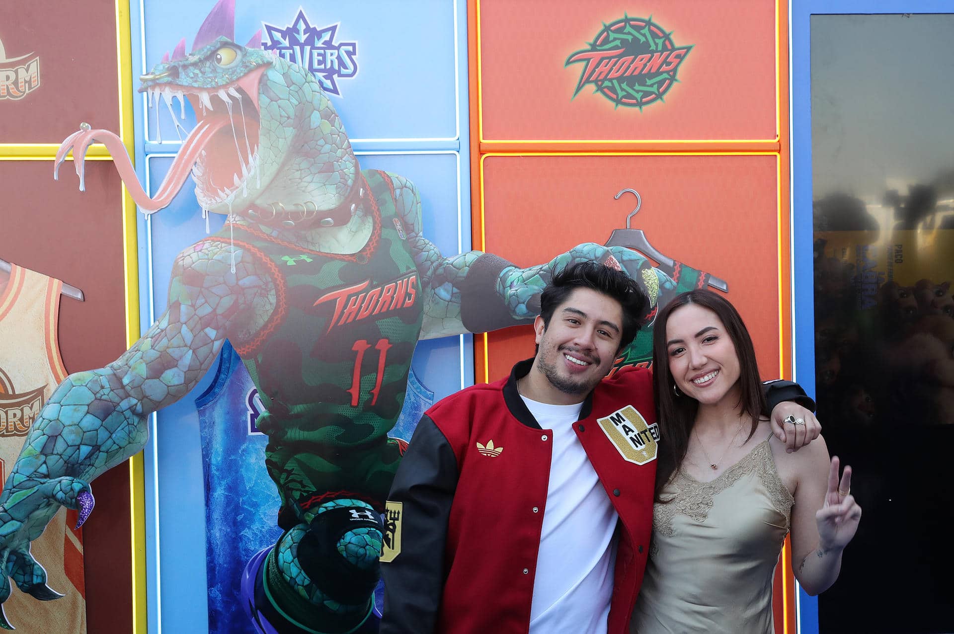 La actriz e influencer Carolina Díaz (d) posa junto a Daniel Sosa durante la alfombra Roja de la película "La Cabra" este martes, en la Ciudad de México (México). EFE/ Mario Guzmán