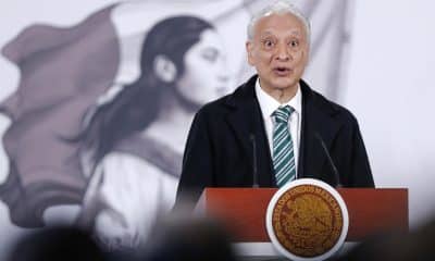 El director de Petróleos Mexicanos (Pemex), Víctor Rodríguez Padilla, participa en una rueda de prensa este miércoles en el Palacio Nacional en Ciudad de México (México). EFE/ Isaac Esquivel
