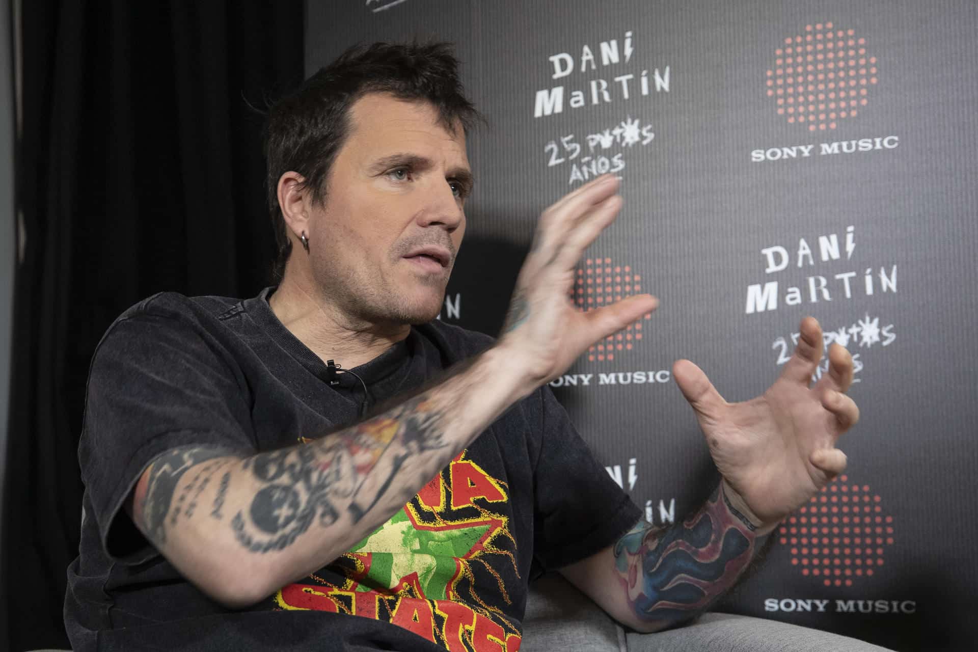 El cantante español Dani Martín habla durante una entrevista con EFE este jueves, en Ciudad de México (México). EFE/ Isaac Esquivel