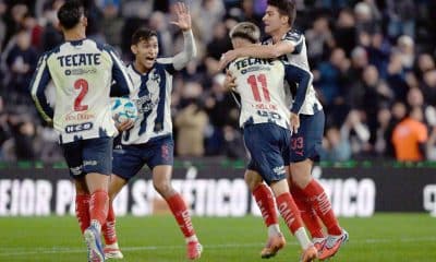 Jugadores de Monterrey celebran un gol en el estadio BBVA, en Guadalupe (México). EFE/ Miguel Sierra