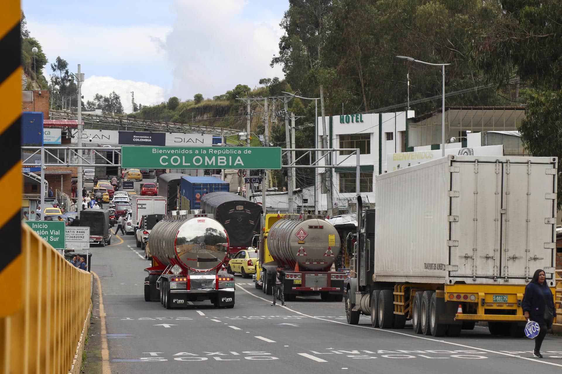 Fotografía de archivo que muestra el puente internacional de Rumichaca en Tulcán (Ecuador). EFE/ Xavier Montalvo
