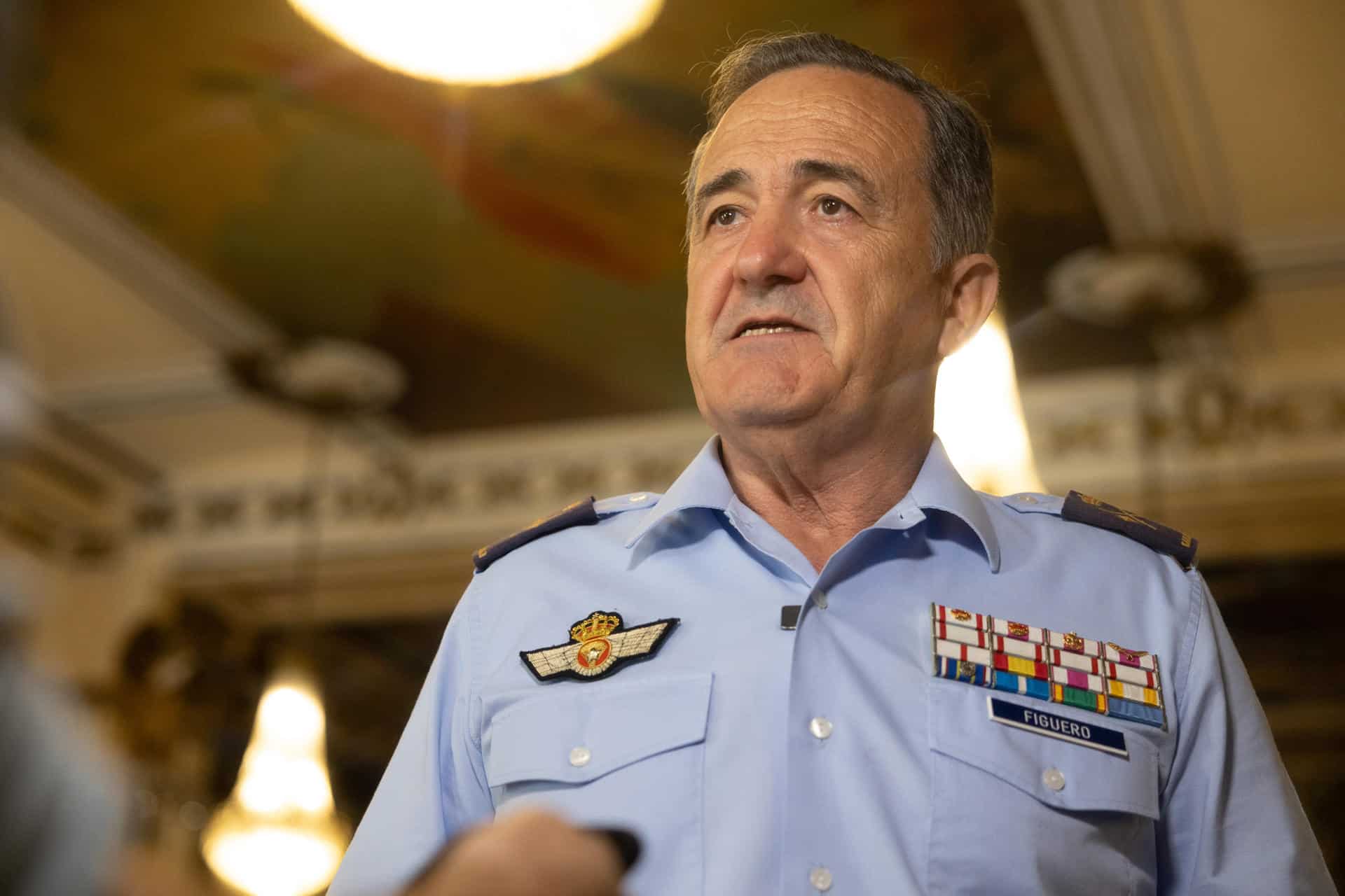 El general de División del Ejército del Aire y del Espacio (EAE) de España, José Luis Figuero Aguilar, habla en una rueda de prensa este martes, en Buenos Aires (Argentina). EFE/ Juan Ignacio Roncoroni