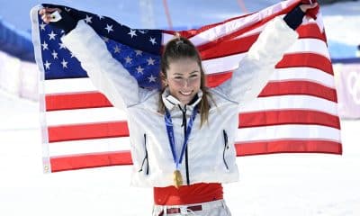 La estadounidense Mikaela Shiffrin, posiblemente la mejor esquiadora de todos los tiempos, que hizo, al fin, buenos los pronósticos al imponerse este miércoles en el eslalon de esquí alpino de los Juegos de Milán-Cortina d'Ampezzo (Italia), EFE/EPA/DANIEL DAL ZENNARO