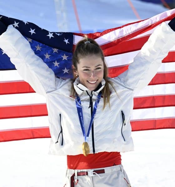 La estadounidense Mikaela Shiffrin, posiblemente la mejor esquiadora de todos los tiempos, que hizo, al fin, buenos los pronósticos al imponerse este miércoles en el eslalon de esquí alpino de los Juegos de Milán-Cortina d'Ampezzo (Italia), EFE/EPA/DANIEL DAL ZENNARO