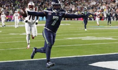 El 'linebacker' de los Seattle Seahawks, Uchenna Nwosu, celebra tras aportar un 'touchdown' a la conquista del Super Bowl LX, este domingo, a expensas de los New England Patriots en el Levi's Stadium en Santa Clara (California) EFE/EPA/JOHN G. MABANGLO