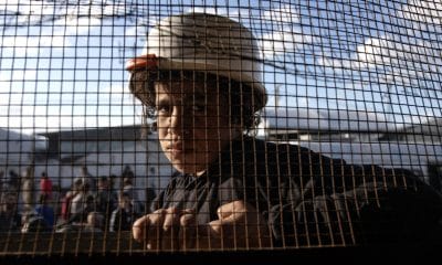 Imagen del 26 de febrero de 2026 d eun niño palestino que espera para recibir comida en Gaza. EFE/EPA/HAITHAM IMAD