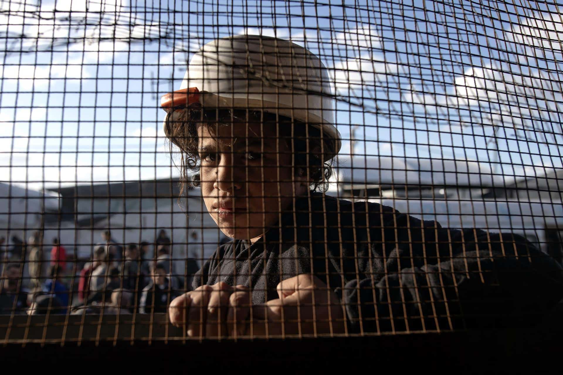 Imagen del 26 de febrero de 2026 d eun niño palestino que espera para recibir comida en Gaza. EFE/EPA/HAITHAM IMAD