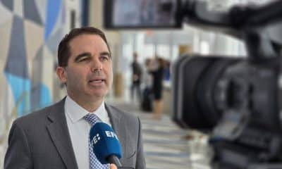 El director senior y vicepresidente del Centro Adrienne Arsht para América Latina (AALAC) del Atlantic Council, Jason Marczak, habla en una entrevista con EFE durante el 'Foro Marítimo y de Puertos EEUU-Caribe' este 20 de febrero de 2026, en Miami (EE.UU.). EFE/ Alberto Boal