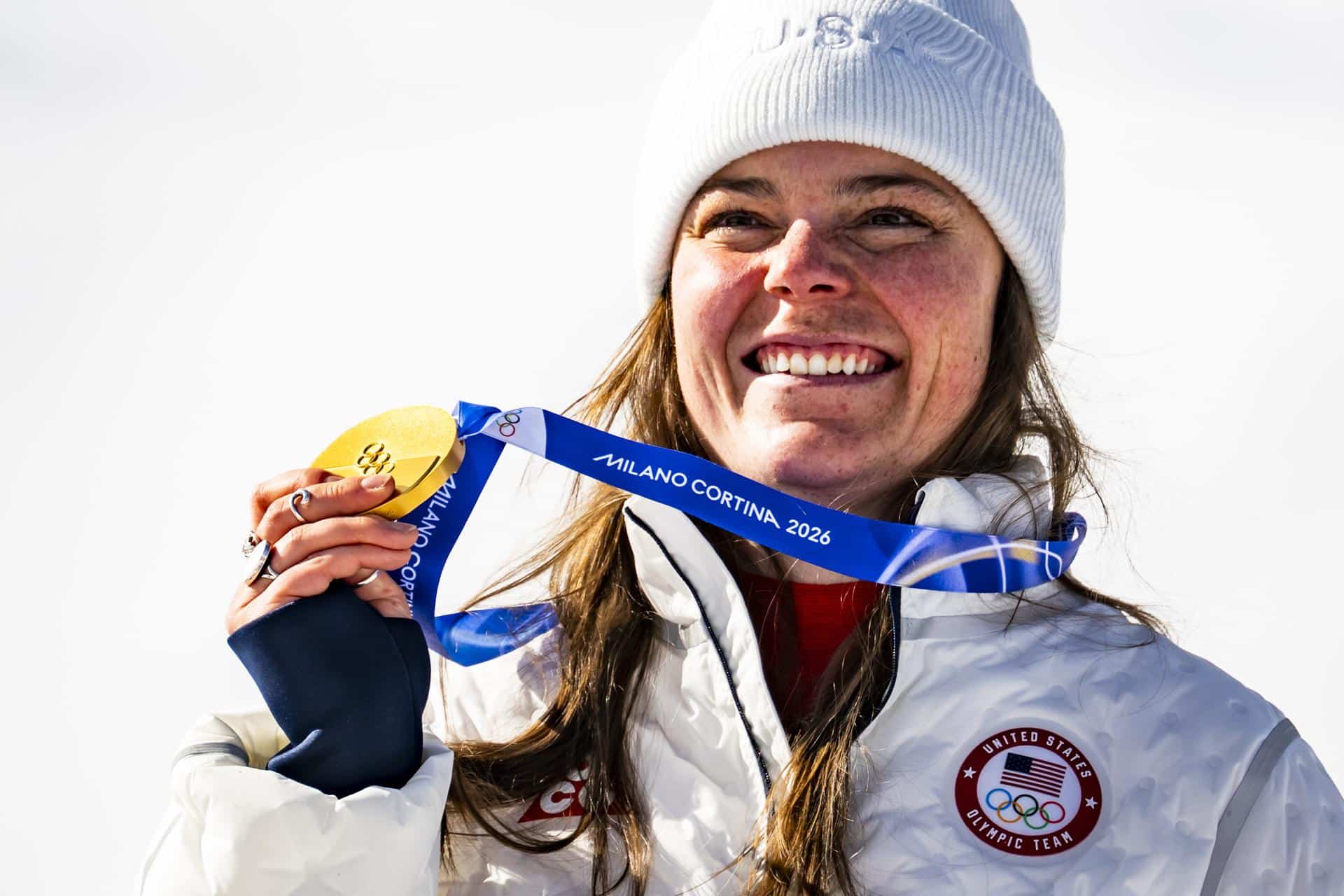 La esquiadora estadounidense Breezy Johnson, oro en descenso.EFE/EPA/JEAN-CHRISTOPHE BOTT
