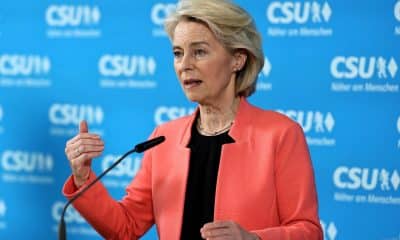 La presidenta de la Comisión Europea, Ursula von der Leyen, da una declaración de prensa durante la 62ª Conferencia de Seguridad de Múnich (MSC) en el hotel 'Bayerischer Hof', en Múnich, Alemania, 13 de febrero de 2026. EFE/EPA/RONALD WITTEK