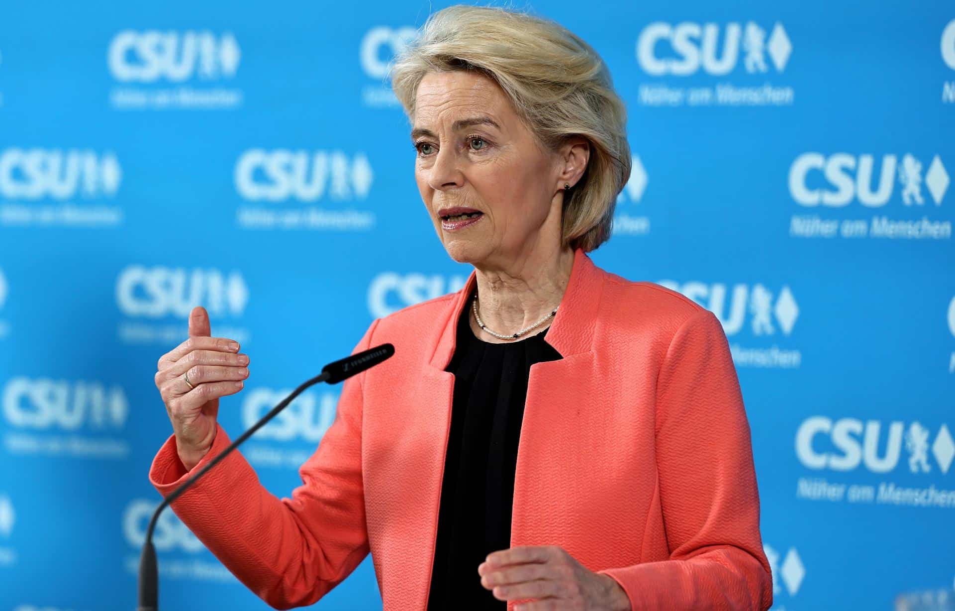 La presidenta de la Comisión Europea, Ursula von der Leyen, da una declaración de prensa durante la 62ª Conferencia de Seguridad de Múnich (MSC) en el hotel 'Bayerischer Hof', en Múnich, Alemania, 13 de febrero de 2026. EFE/EPA/RONALD WITTEK