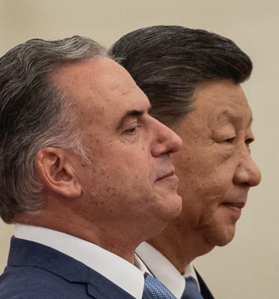 BEIJING (China), 03/02/2026.- El presidente de Uruguay, Yamandu Orsi, (I) junto al presidente chino, Xi Jinping, en Pekín, China. EFE/EPA/JESSICA LEE