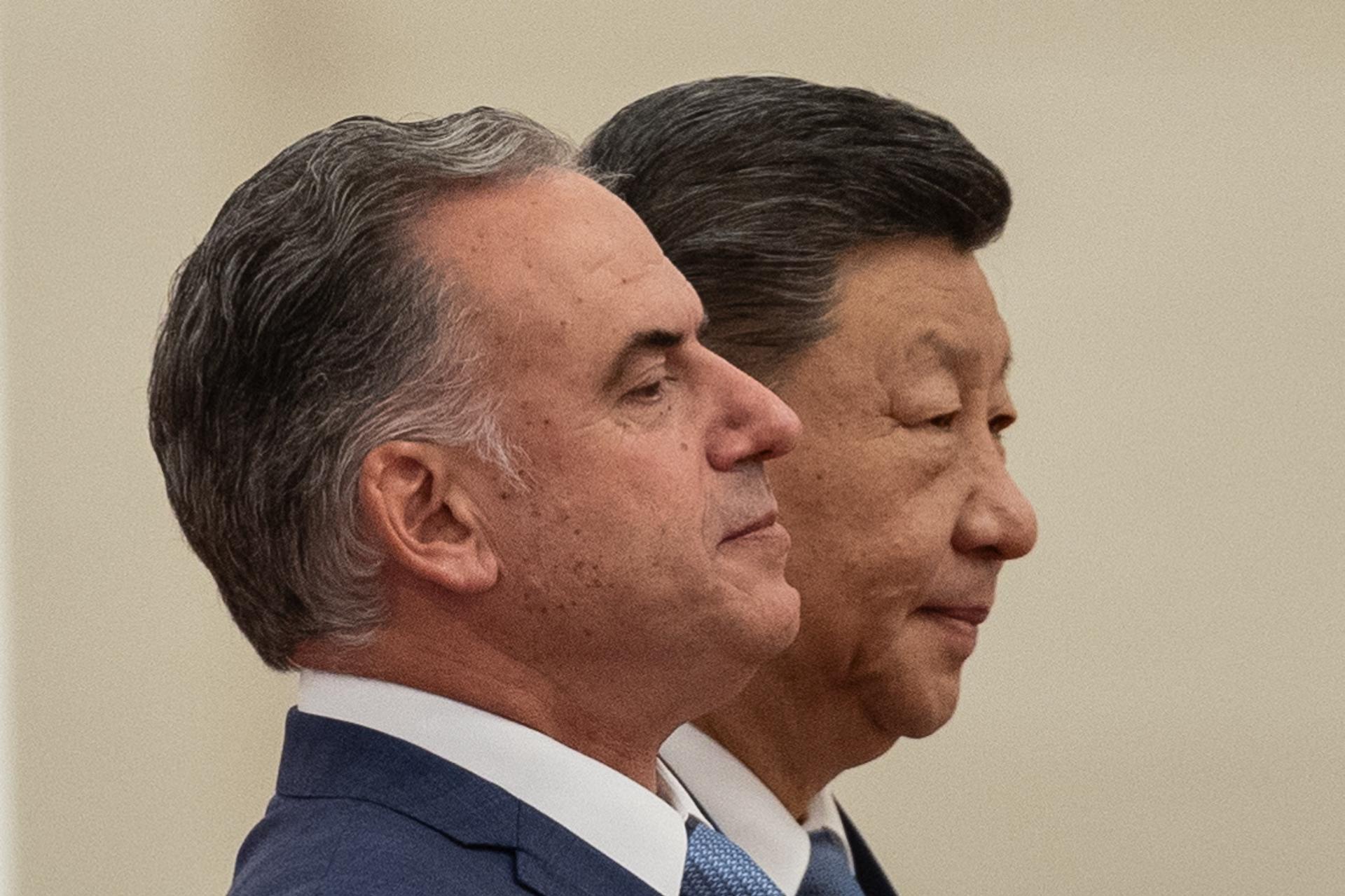 BEIJING (China), 03/02/2026.- El presidente de Uruguay, Yamandu Orsi, (I) junto al presidente chino, Xi Jinping, en Pekín, China. EFE/EPA/JESSICA LEE