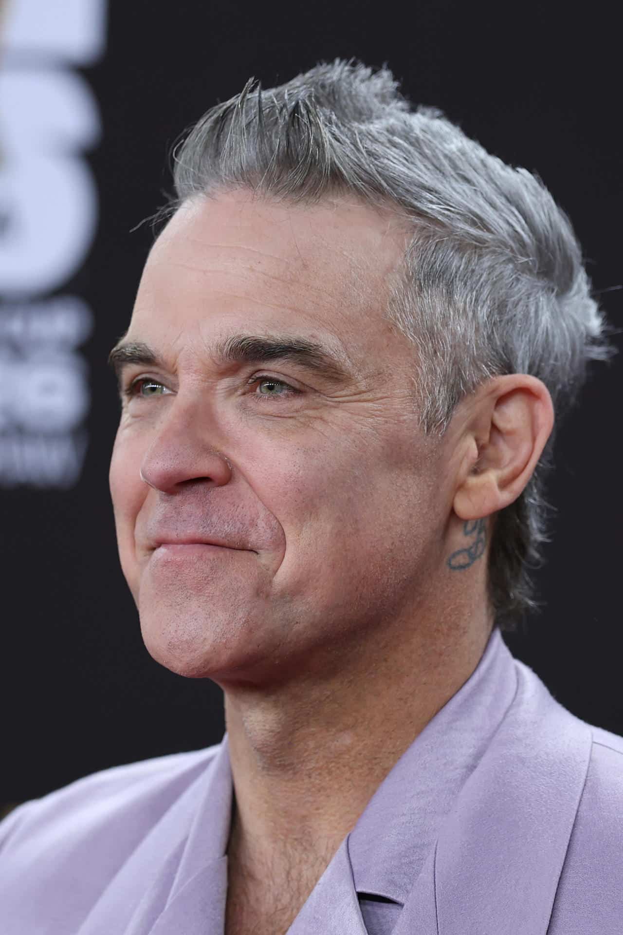 El cantante británico Robbie Williams posa en la alfombra roja previo al sorteo del Mundial de Fútbol FIFA 2026 en el Kennedy Center de Washington (Estados Unidos). Imagen de archivo. EFE/ Octavio Guzmán