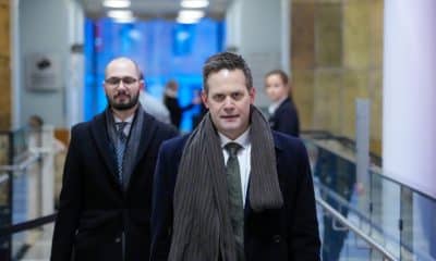 .- El líder investigador Andreas Kruszewski (L) y el fiscal del estado Sturla Henriksbo (R) llegan para el segundo día del juicio contra Marius Borg Hoiby en el Tribunal de Distrito de Oslo en Oslo, Noruega, 04 de febrero de 2026. Hoiby (29) está acusado de 38 incidentes, incluyendo cuatro violaciones, asalto, violencia, amenazas, daños, delitos relacionados con drogas, y violaciones de una orden de restricción y la Ley de Tráfico Vial. Él se declara parcialmente culpable de los cargos que involucran a una víctima, conocida como la 'mujer de Frogner,' y de los cargos de amenazas, violaciones del tráfico y delitos relacionados con drogas. Niega los cargos restantes. Hay siete víctimas en total. (Noruega) EFE/EPA/OLE BERG-RUSTEN NORWAY OUT