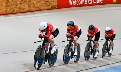 Fotografía cedida por la Federación Chilena de Ciclismo que muestra a ciclistas durante una competencia de ciclismo de pista en Peñalolén (Chile). EFE/ Federación Chilena De Ciclismo