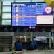 Fotografía que muestra una pantalla con el numero de vuelos en el Aeropuerto Internacional de Maiquetia, en La Guaira (Venezuela). EFE/ Ronald Peña