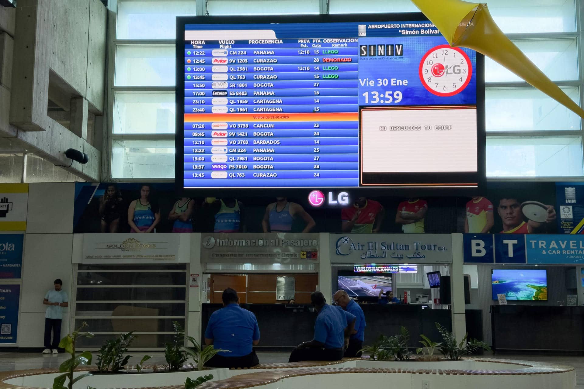 Fotografía que muestra una pantalla con el numero de vuelos en el Aeropuerto Internacional de Maiquetia, en La Guaira (Venezuela). EFE/ Ronald Peña