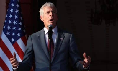 El secretario de Energía de EE.UU., Chris Wright, habla al finalizar una reunión con la mandataria encargada de Venezuela, Delcy Rodríguez, en Caracas (Venezuela). EFE/ Miguel Gutiérrez