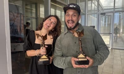 Los directores de la película 'Esta Isla', Lorraine Jones Molina y Cristian Carretero, posan con sus galardones del festival de Tribeca como Mejores Nuevos Directores, durante una entrevista con EFE realizada el jueves 19 de febrero en San Juan, Puerto Rico. EFE/Esther Alaejos