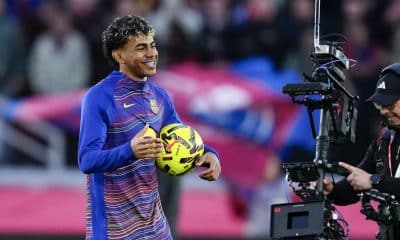 El delantero del Barcelona Lamine Yamal tras el partido de la jornada 26 de LaLiga entre el Barcelona y el Villarreal, este sábado en el estadio Spotify Camp Nou en Barcelona.-EFE/ Alejandro García