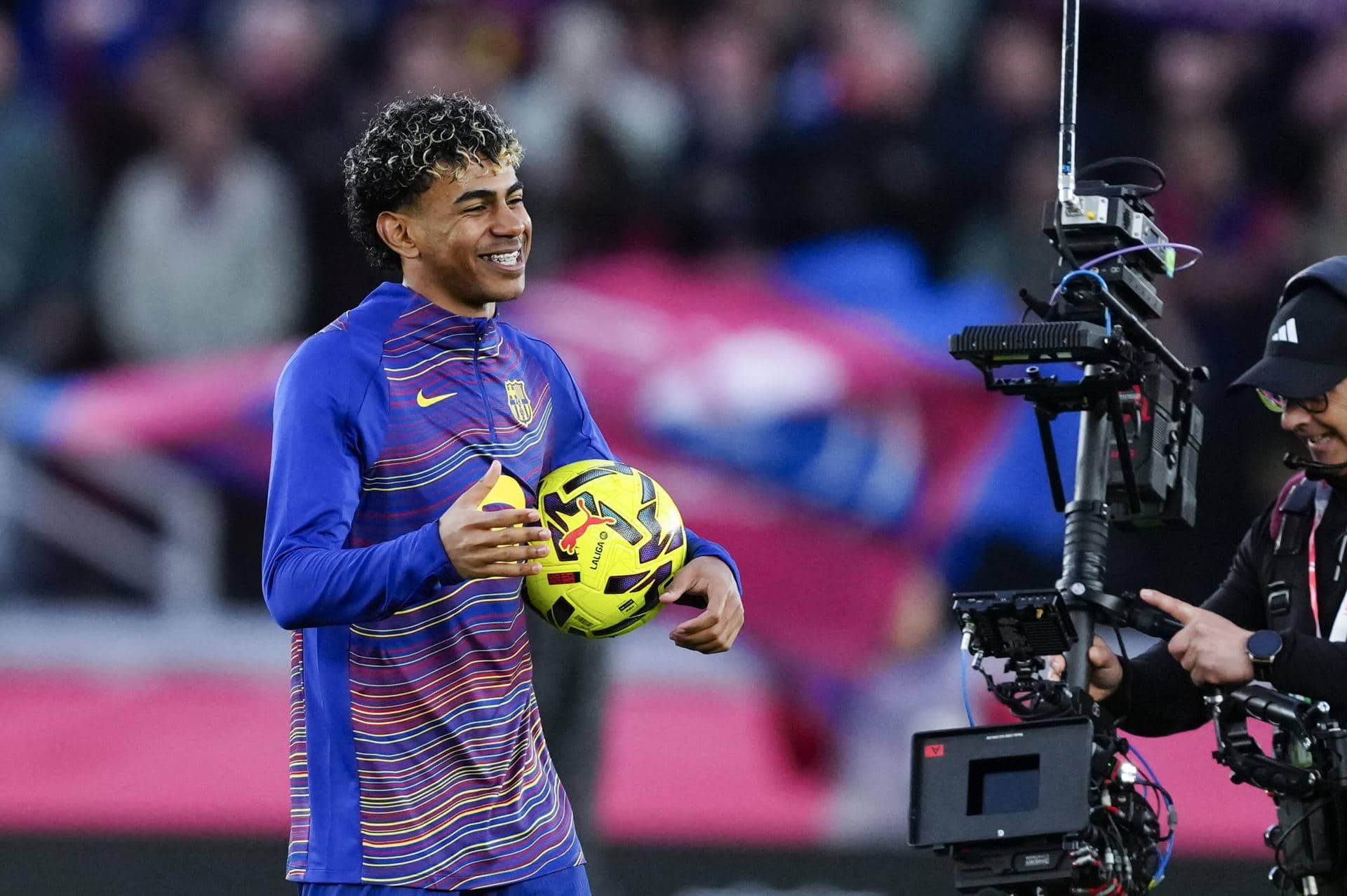 El delantero del Barcelona Lamine Yamal tras el partido de la jornada 26 de LaLiga entre el Barcelona y el Villarreal, este sábado en el estadio Spotify Camp Nou en Barcelona.-EFE/ Alejandro García