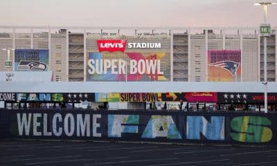 El precio de las entradas para el Super Bowl oscila entre los 3.100 y más de 18.000 dólares cuando falta un día para el 8 de febrero en que los New England Patriots y los Seattle Seahawks se midan en el Levi's Stadium de Santa Clara (California). EFE/EPA/CHRIS TORRES