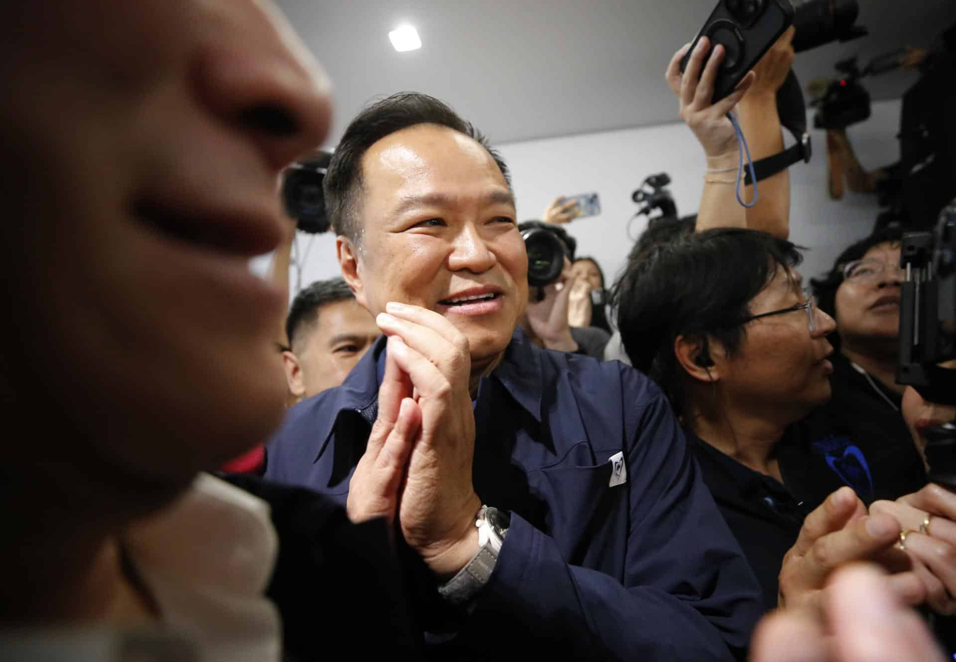 BANGKOK (Thailand), 08/02/2026.- El primer ministro de Tailandia, Anutin Charnvirakul, en una rueda de prensa en Bangkok. (Elecciones, Tailandia) EFE/EPA/NARONG SANGNAK