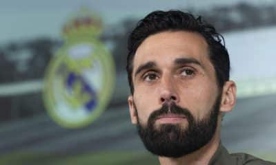 El entrenador del Real Madrid Álvaro Arbeloa da una rueda de prensa tras el entrenamiento previo a su partido de La Liga contra el Valencia en la Ciudad del Real Madrid en Valdebebas, este sábado. EFE/Sergio Pérez