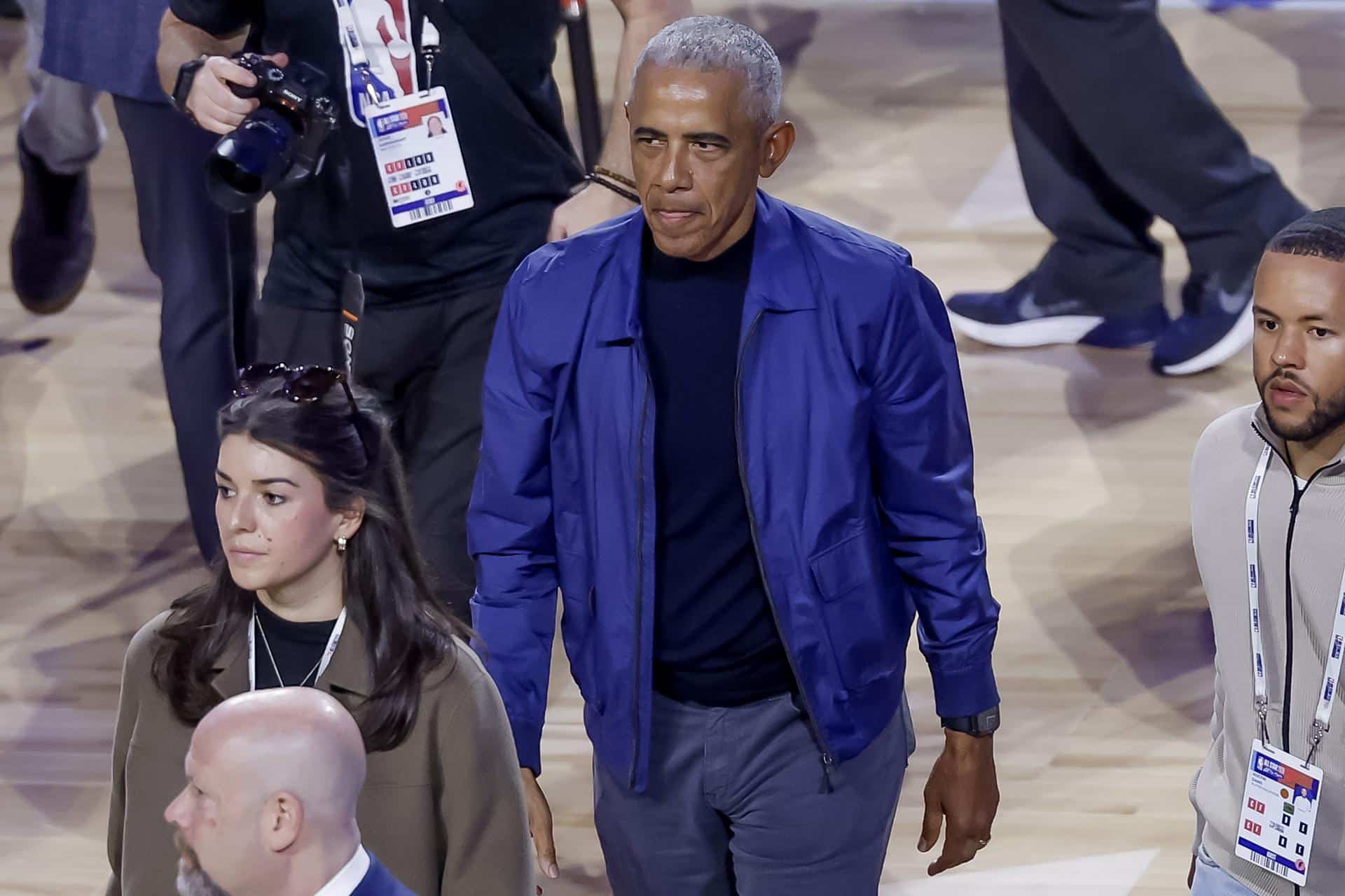 El expresidente de EE.UU., Barack Obama, en el juego de las estrellas de la NBA, el 15 de febrero de 2026. EFE/CHRIS TORRES