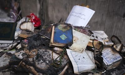 FOTO ARCHIVO. - Coranes quemados de la mezquita Beheshti, del oriental barrio de Tehranpars, durante las protestas que han sacudido el país en las últimas semanas. Irán mostró este miércoles los destrozos que sufrieron mezquitas de Teherán, uno de los símbolos de la República Islámica, en las protestas de las que acusa a Estados Unidos e Israel y en las que han muerto miles de personas, según grupos de derechos humanos, en la represión policial. EFE/Jaime León