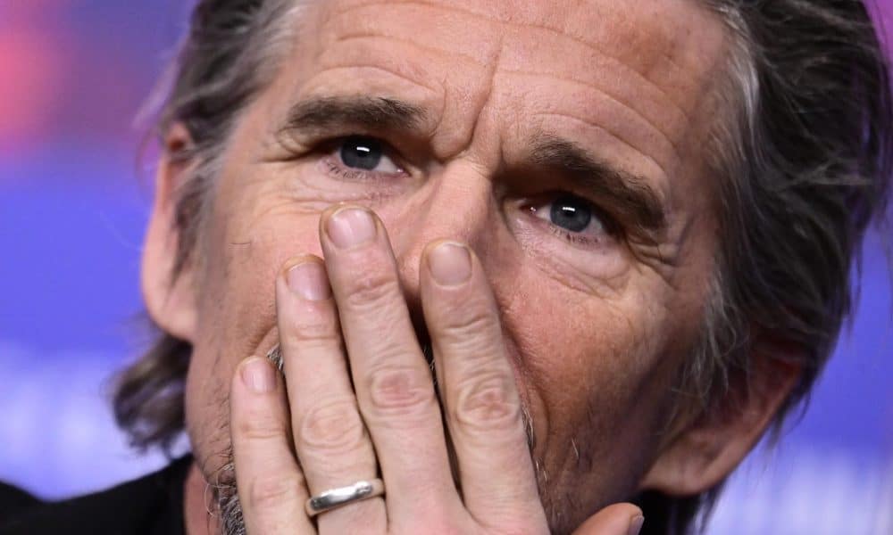 Ethan Hawke asiste a una conferencia de prensa para 'The Weight' durante el 76º Festival Internacional de Cine de Berlín, en Berlín, Alemania, el 17 de febrero de 2026. La 76ª Berlinale se celebrará del 12 al 22 de febrero de 2026(Cine, Alemania) EFE/EPA/FABIAN SOMMER