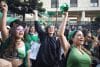 Mujeres agitan pañuelos en una manifestación que conmemora los 4 años del Aborto Libre en Colombia este sábado, en Bogotá (Colombia). EFE/ Martina Castells
