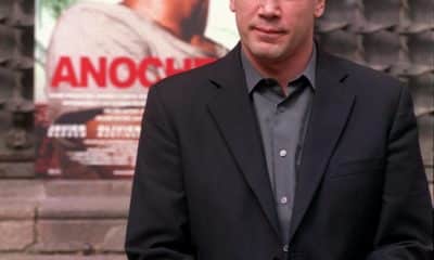 Javier Bardem ante el cártel de la película del director Julian Schnabel "Antes que anochezca", basada en la vida del escritor cubano Reinaldo Arenas. EFE/T.A./Toni Albir.