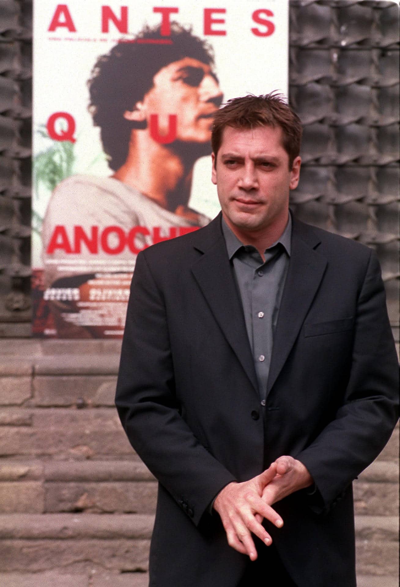 Javier Bardem ante el cártel de la película del director Julian Schnabel "Antes que anochezca", basada en la vida del escritor cubano Reinaldo Arenas. EFE/T.A./Toni Albir.