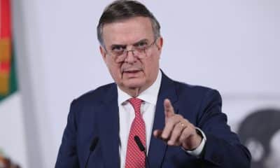 El secretario de Economía de México, Marcelo Ebrard, habla en una rueda de prensa este jueves, en el Palacio Nacional de Ciudad de México (México). EFE/ Mario Guzmán